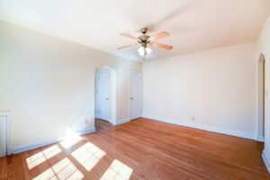 living area with hardwood floors and ceiling fan at 3101 pennsylvania apartments in randle highlands washington dc