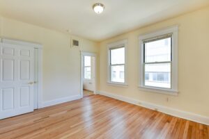 Twin-Oaks-Apartments-Columbia-Heights-NW-DC-Apartments1BR-Sunroom