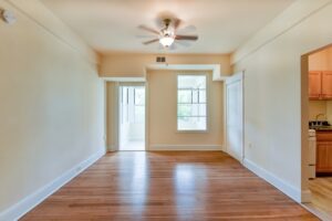 Twin-Oaks-Apartments-Columbia-Heights-NW-DC-Apartments-Livingroom (2)
