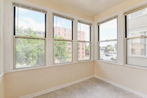 Twin-Oaks-Apartments-Columbia-Heights-NW-DC-Apartments-Sunroom (2)
