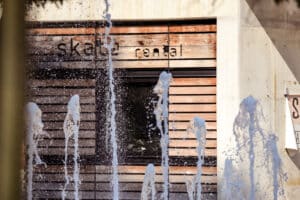 skate rental kiosk and fountains at canal park in washington dc